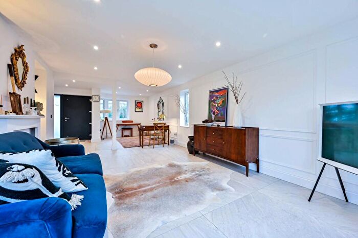3 Bedroom Detached House To Rent In East Molesey, The Moleseys, East Molesey, KT8