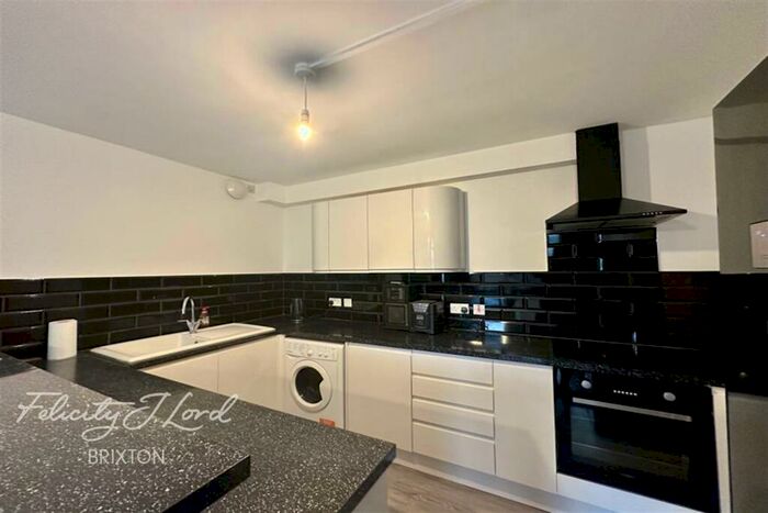 5 Bedroom Flat To Rent In Garnies Close, London, SE15