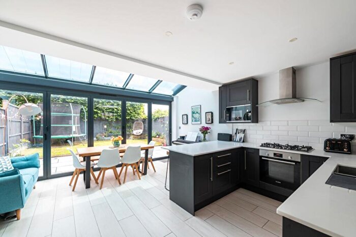 4 Bedroom Town House For Sale In Sycamore Walk, Reigate, RH2