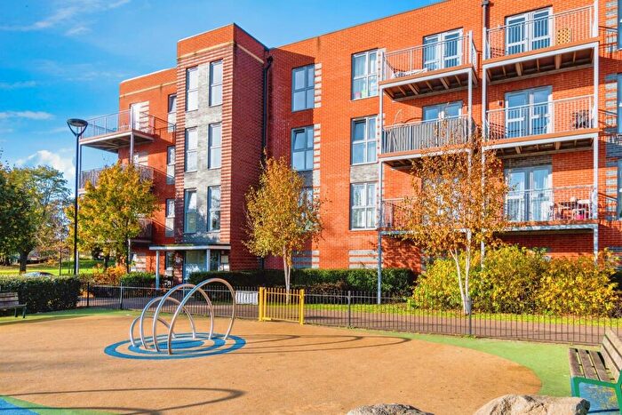 3 Bedroom Apartment For Sale In Meridian Way, Southampton, SO14