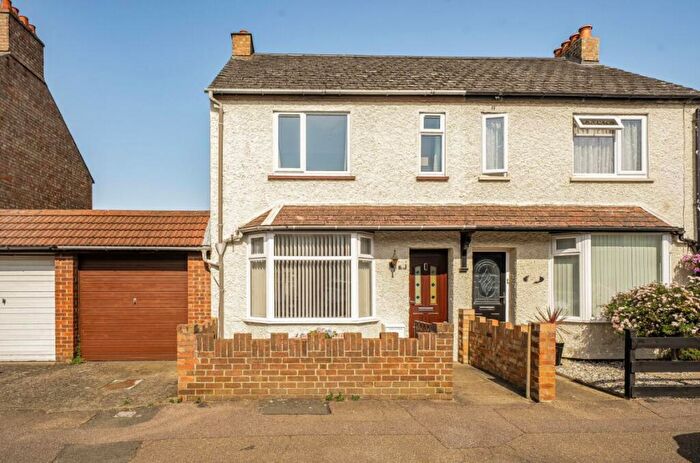 3 Bedroom Semi Detached House For Sale In Chantry Road, Kempston, MK42