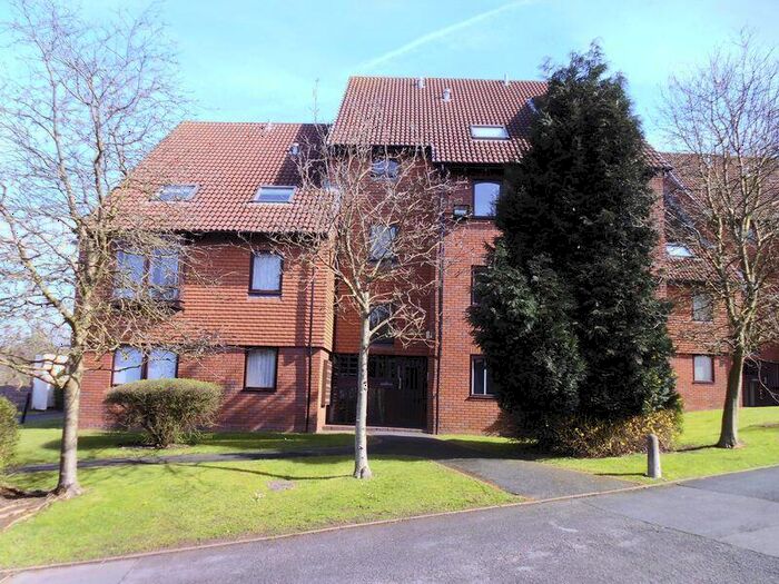 1 Bedroom Flat To Rent In Moncrieffe Close, Dudley, DY2