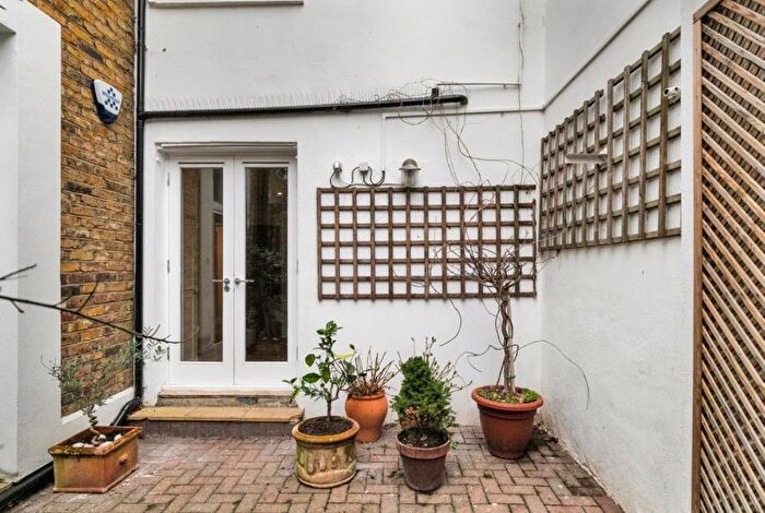 2 Bedroom Apartment To Rent In Camden Road, Camden, NW1