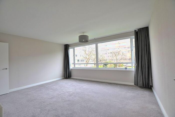 2 Bedroom Flat To Rent In Fair Acres, Hayes, Bromley, BR2