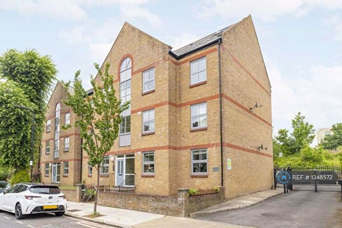 1 Bedroom Flat To Rent In Horton Road, London, E8
