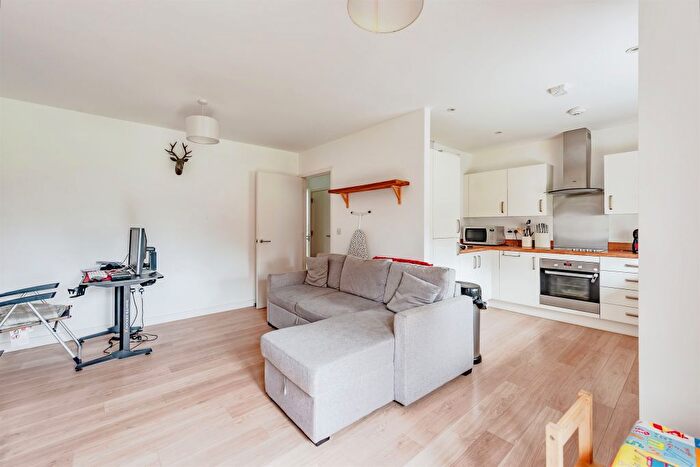 1 Bedroom Flat For Sale In North Road, Crawley, RH10