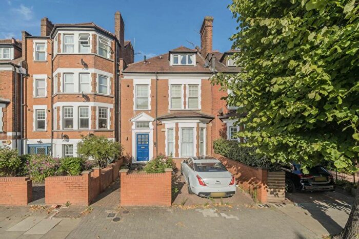 2 Bedroom Flat For Sale In Blenheim Gardens, NW2
