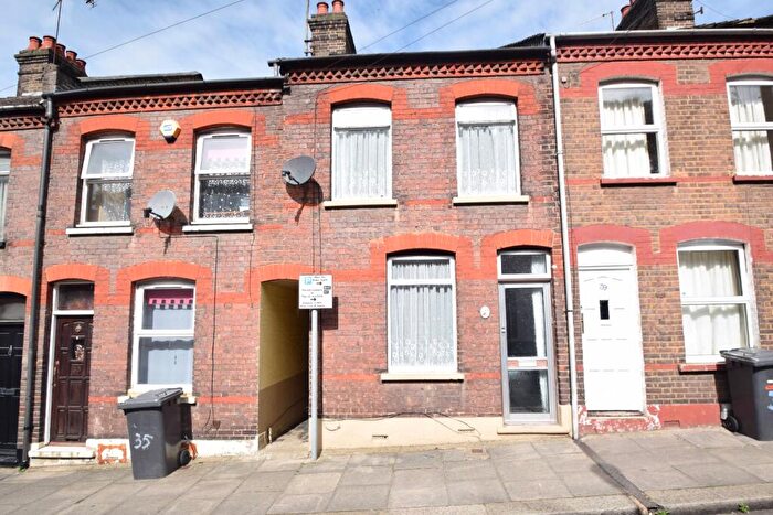 3 Bedroom Terraced House To Rent In Hartley Road, Luton, Bedfordshire, LU2