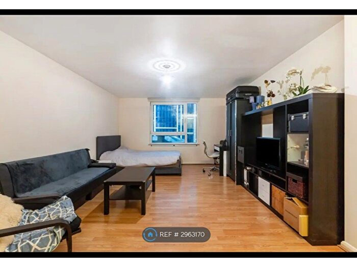 Studio To Rent In Hobart House, London, SW8