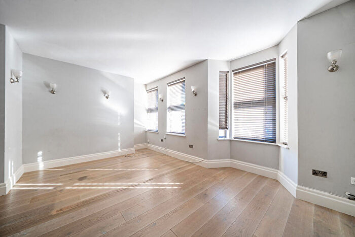 2 Bedroom Flat For Sale In Villiers Road, Dollis Hill, London, NW2