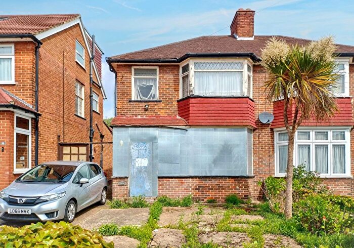 3 Bedroom Semi-detached House For Sale In Tintern Avenue, Kingsbury, London, NW9