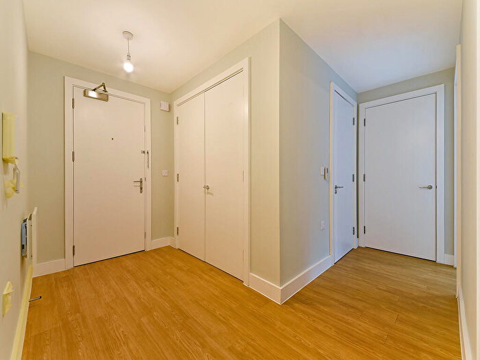 2 Bedroom Apartment To Rent In Weavers Yard, Newbury Newbury, RG14