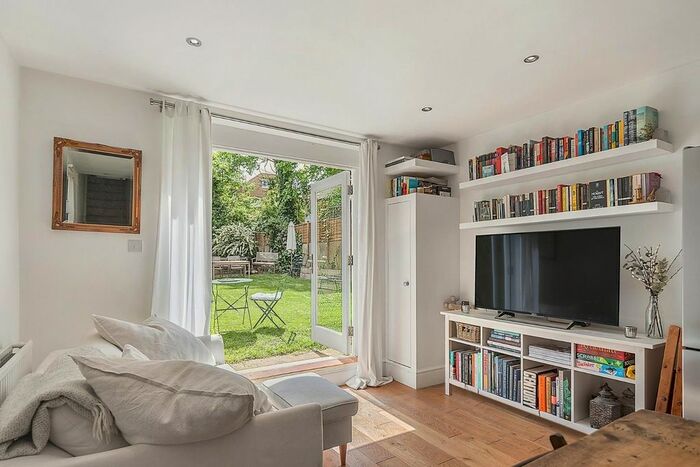 1 Bedroom Flat To Rent In St. Saviour's Road, London, SW2