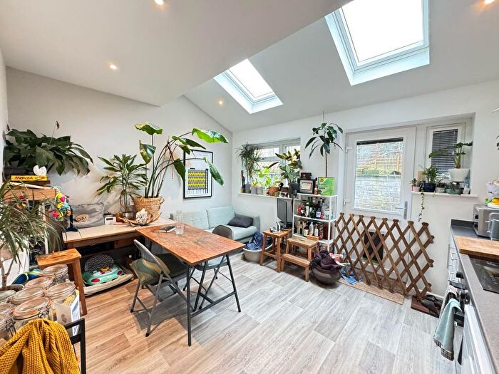 2 Bedroom Flat To Rent In John Street, St. Werburghs, Bristol, BS2