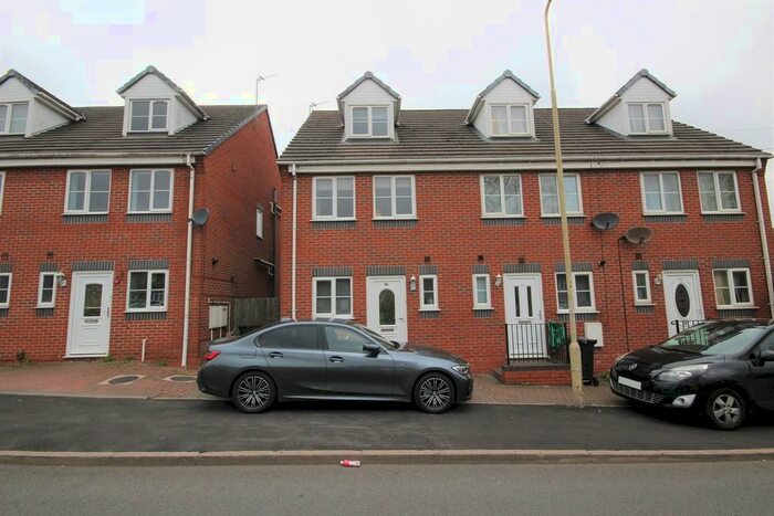 3 Bedroom End Of Terrace House To Rent In Parkes Hall Road, Dudley, DY1