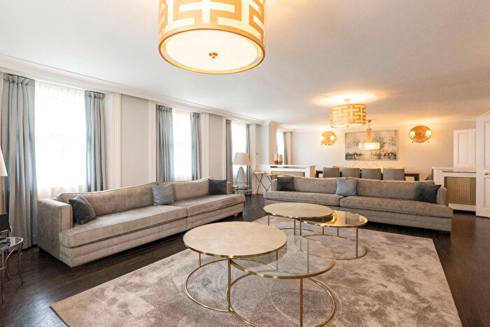 4 Bedroom Flat To Rent In Prince Of Wales Terrace, Kensington, London, W8