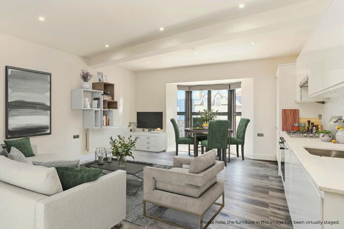 2 Bedroom Flat To Rent In Romford Road, Manor Park, London, E12