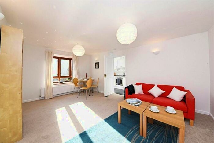 3 Bedroom Flat To Rent In The Causeway, East Finchley, N2