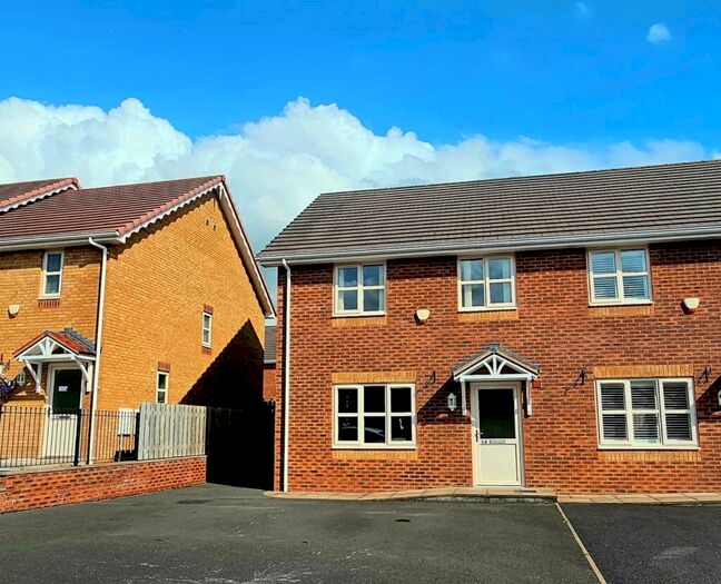 3 Bedroom Semi-Detached House To Rent In Dolydd Pentrosfa, Llandrindod Wells, Powys, LD1