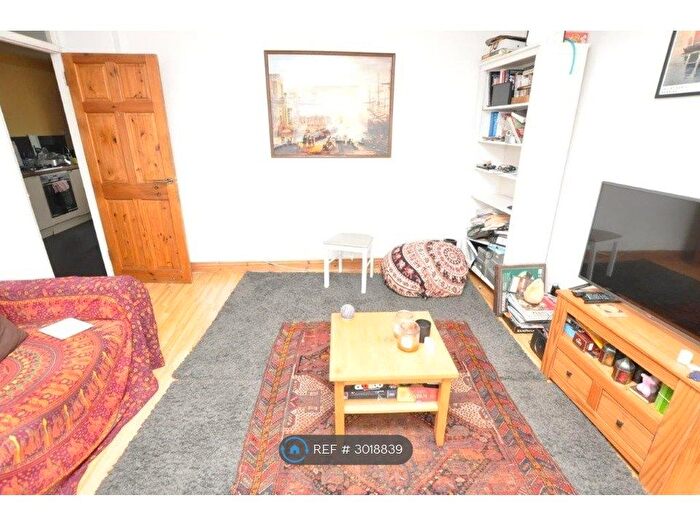1 Bedroom Flat To Rent In Woodbank, London, N4