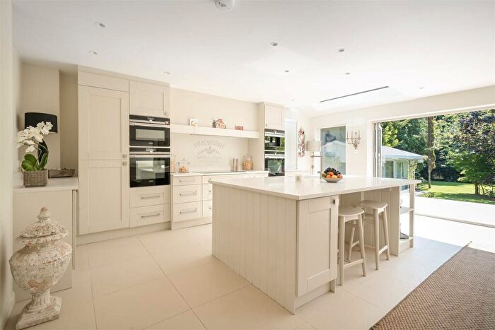 5 Bedroom Detached House For Sale In Botley Road, Burridge, Southampton, SO31