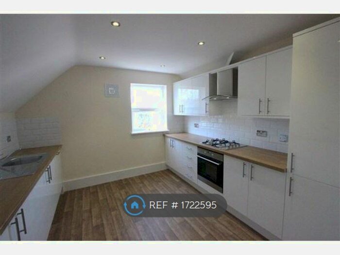 2 Bedroom Flat To Rent In Whitworth Road, Norwood, SE25
