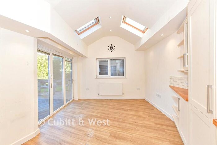 4 Bedroom Detached Bungalow For Sale In Bourne Close, Horndean, Waterlooville, Hampshire, PO8