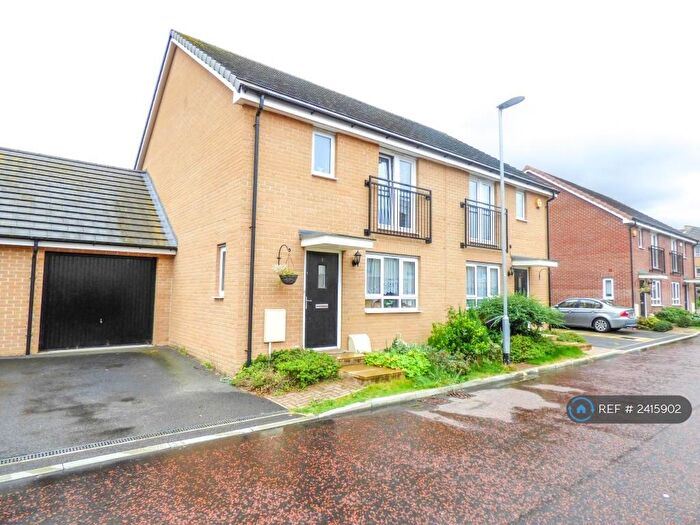 3 Bedroom Semi-Detached House To Rent In Wilmott Close, Basildon, SS14