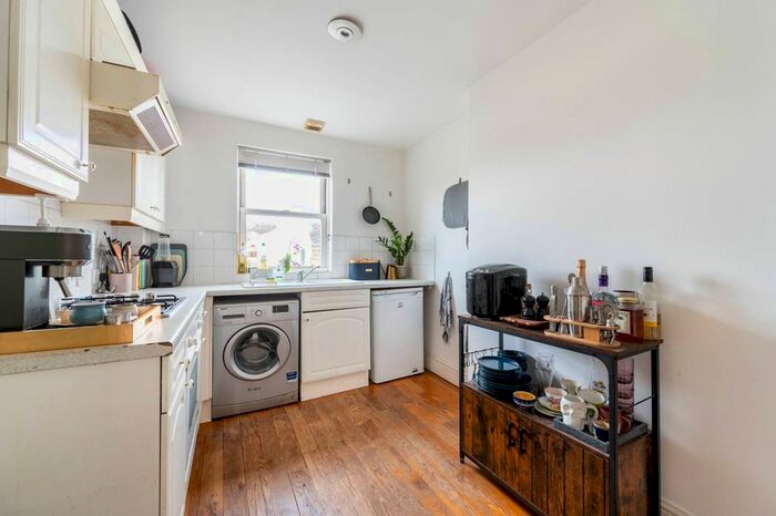 1 Bedroom Flat To Rent In North Pole Road, North Kensington, London, W10