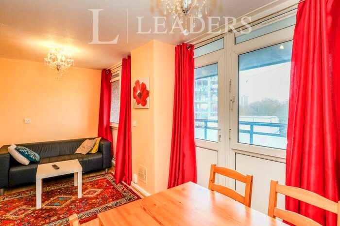 3 Bedroom Town House To Rent In Lords Court, PO1