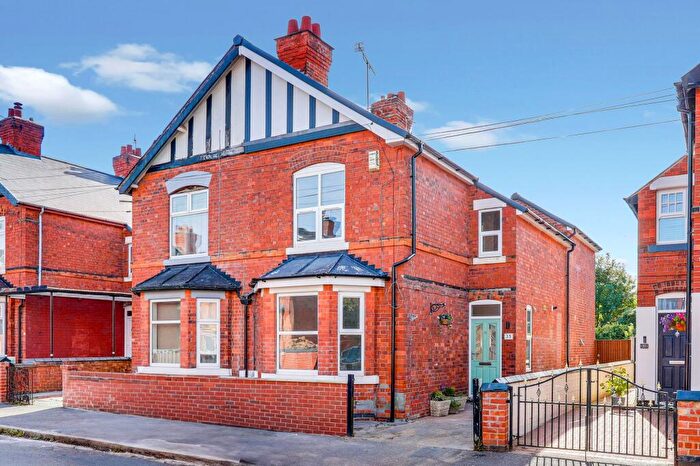 3 Bedroom Semi-Detached House For Sale In Highbury Avenue, Nottingham, NG6