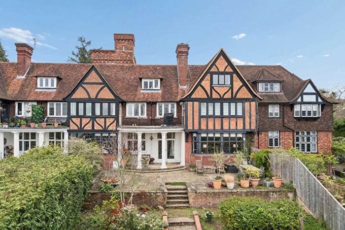 3 Bedroom Flat For Sale In Highfields, Marlow, SL7