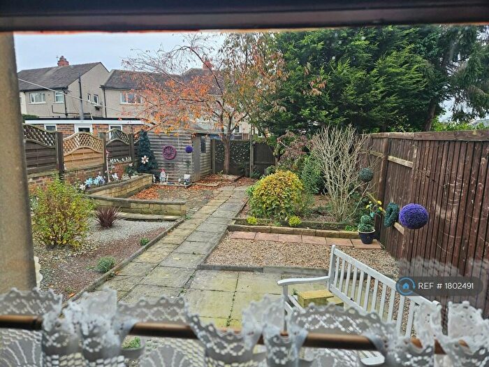 3 Bedroom Terraced House To Rent In Long Lane, Huddersfield, HD5