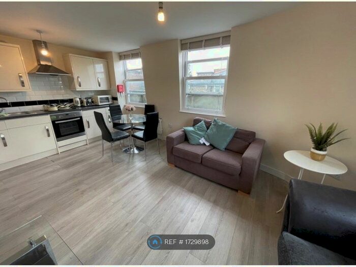 3 Bedroom Flat To Rent In Holloway Road, London, N7