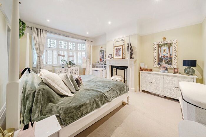 3 Bedroom Property To Rent In Briarwood Road, London, SW4