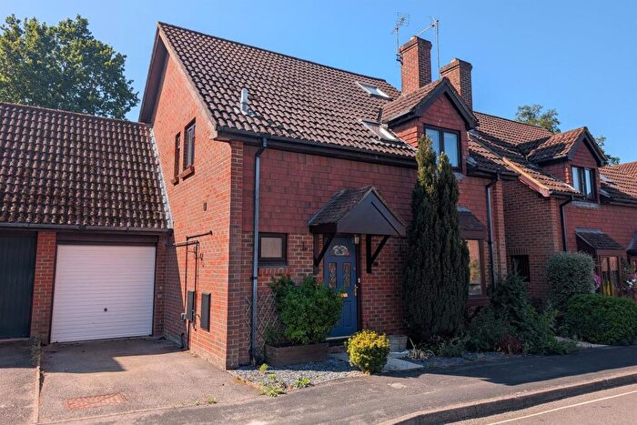 5 Bedroom Link Detached House For Sale In Valley Park, SO53