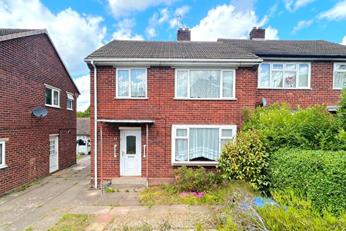 3 Bedroom Semi-Detached House For Sale In Cornwall Road, Stourbridge, DY8