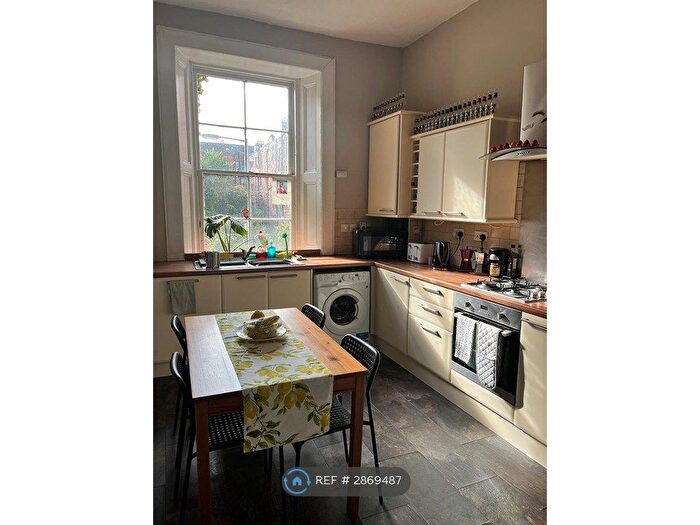 3 Bedroom Flat To Rent In Woodlands Drive, Glasgow, G4