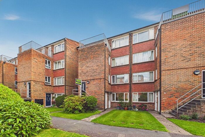 2 Bedroom Flat For Sale In Ellison Way, Wokingham, Berkshire, RG40