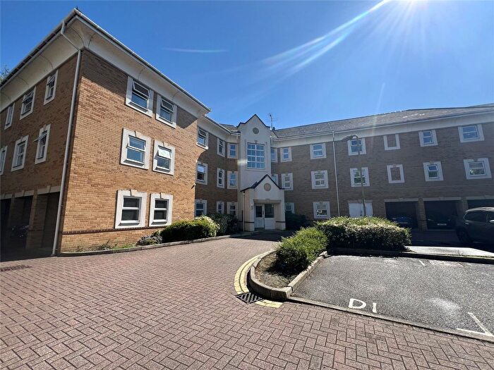 2 Bedroom Flat For Sale In Sunbury-On-Thames, Surrey, TW16