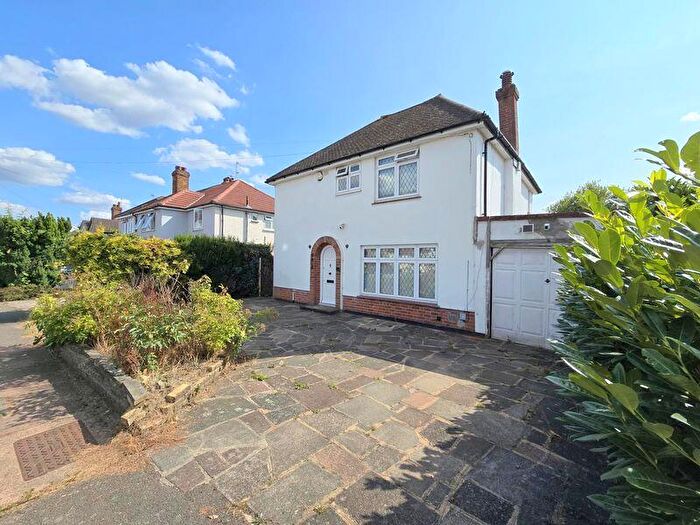 3 Bedroom Detached House For Sale In Colburn Avenue, Hatch End, HA5