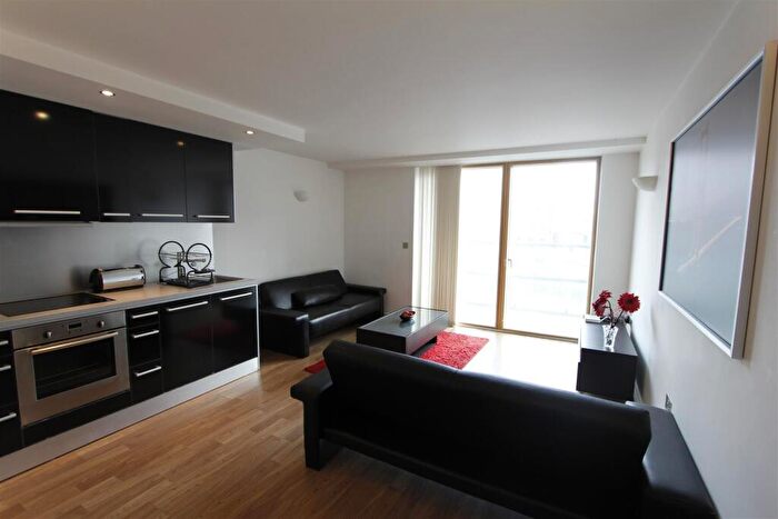 2 Bedroom Flat To Rent In West Point, Wellington Street, LS1