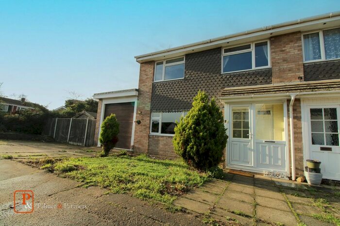 4 Bedroom Semi-Detached House To Rent In Guildford Road, Colchester, Essex, CO1