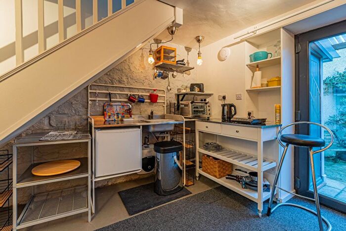 1 Bedroom Flat For Sale In Salop Place, Penarth, CF64