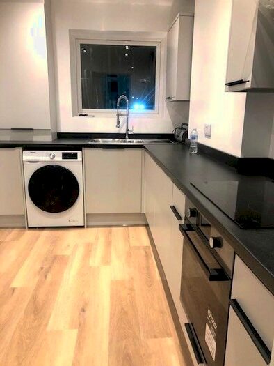 2 Bedroom Flat To Rent In Rabbits Road, London, E12