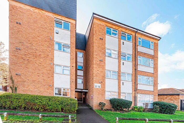 2 Bedroom Flat For Sale In Becketts Close, Feltham, TW14