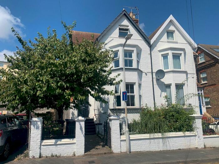 5 Bedroom Semi-Detached House To Rent In Belmont Road, Broadstairs, Kent, CT10