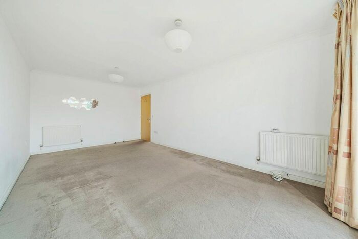 2 Bedroom Flat To Rent In Pond House, Stanmore, HA7