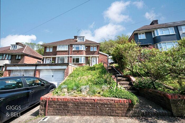 3 Bedroom Semi-Detached House For Sale In Knoll Rise, Luton, Bedfordshire, LU2