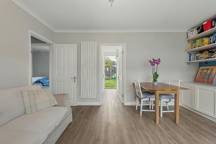 2 Bedroom Flat To Rent In Sandycombe Road, Richmond, Surrey, TW9